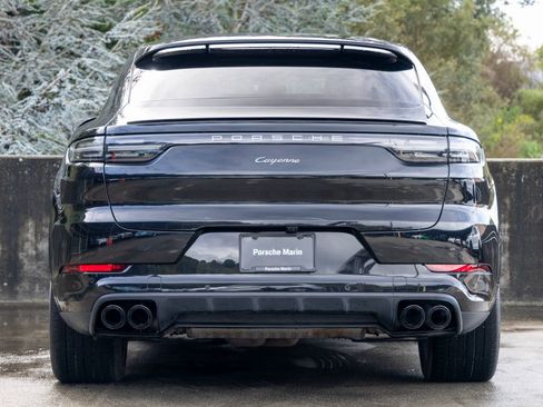 Certified 2023 Porsche Cayenne Platinum Edition w/ Performance Package image 10