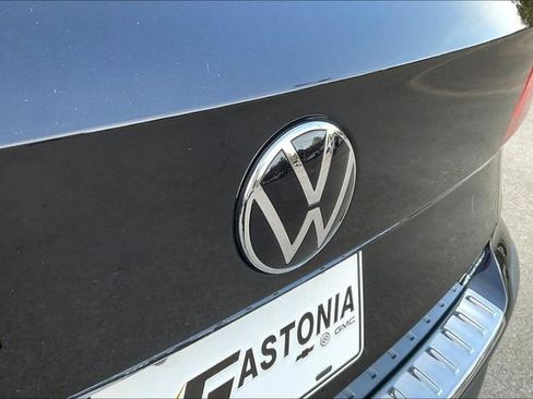 Used 2022 Volkswagen Taos SE image 18