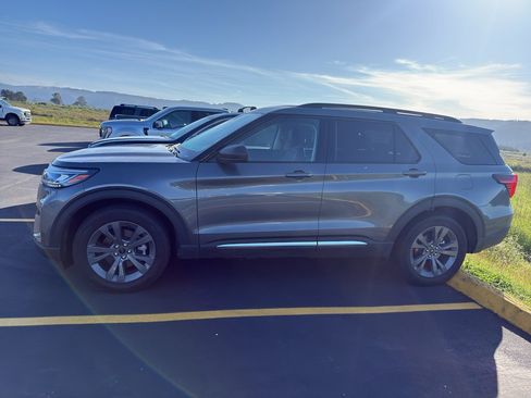 Used 2025 Ford Explorer Active w/ Active Comfort Package image 1