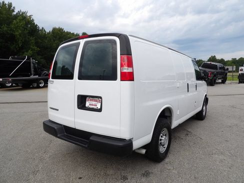 Used 2020 Chevrolet Express 2500 w/ Driver Convenience Package RWD image 7