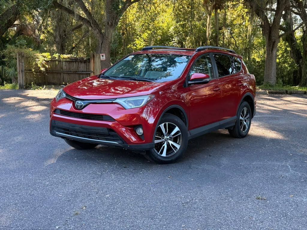 Used 2017 Toyota RAV4 XLE FWD image 1