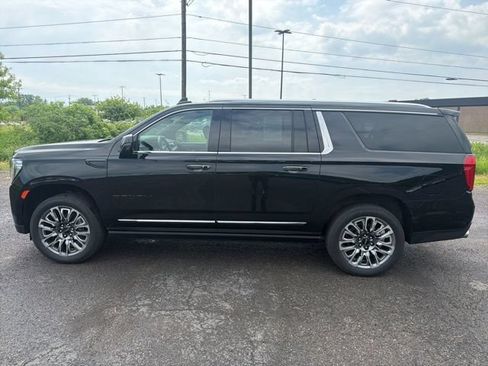 Used 2024 GMC Yukon XL Denali Ultimate AWD/4WD image 2