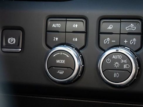Used 2024 GMC Sierra 2500 AT4 w/ AT4 Premium Plus Package AWD/4WD image 31