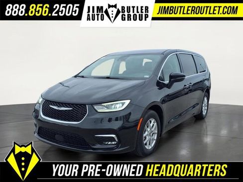Used 2023 Chrysler Pacifica Touring-L FWD image 1