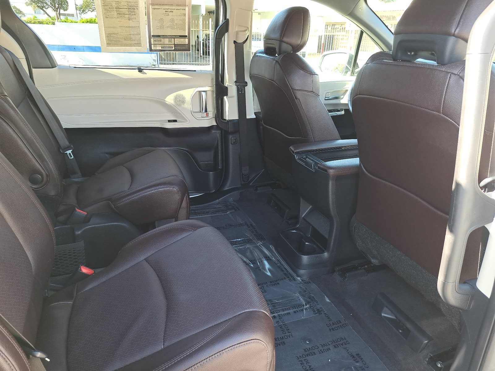Used 2024 Toyota Sienna Platinum FWD image 11