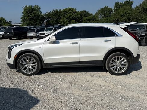 Used 2020 Cadillac XT4 Luxury w/ Cold Weather Package FWD image 3