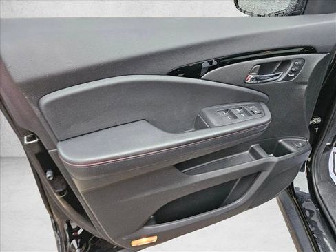 Used 2020 Honda Pilot Black Edition image 11