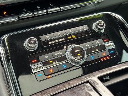 Used 2019 Lincoln Navigator Reserve image 22