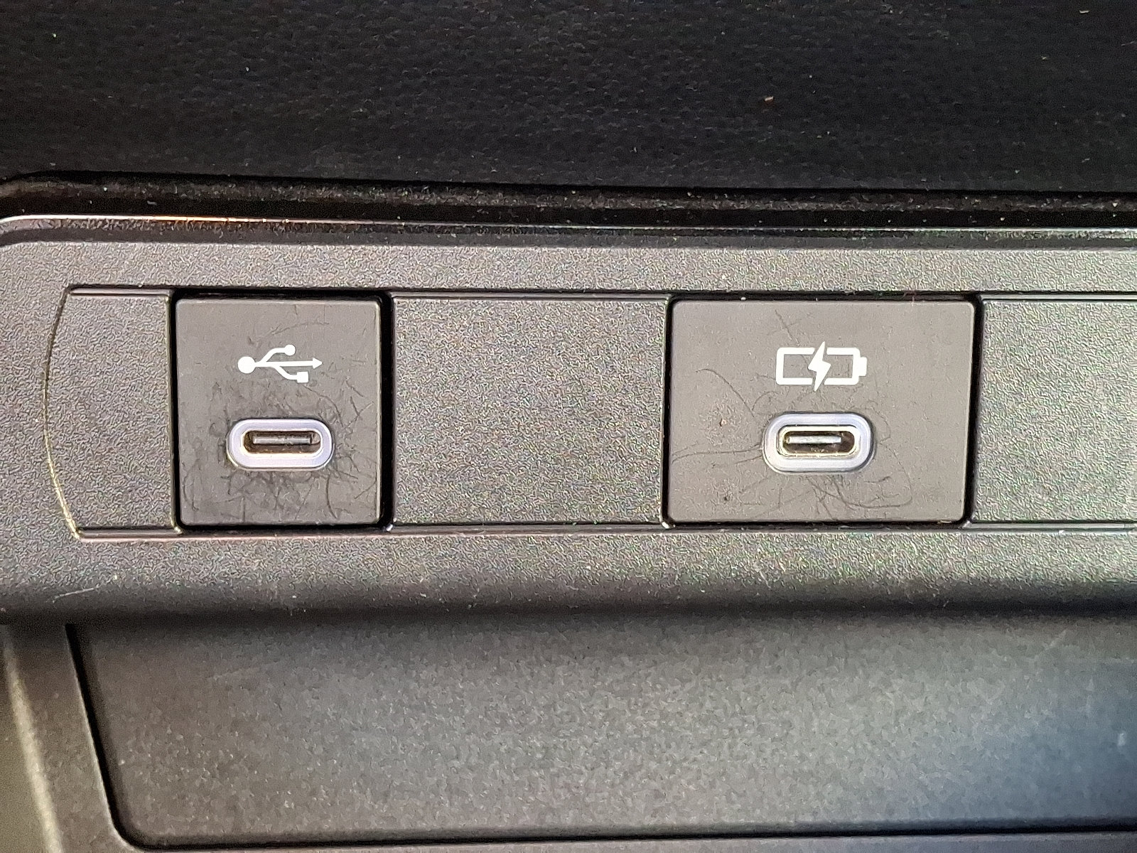 Used 2025 Toyota Prius LE FWD image 24