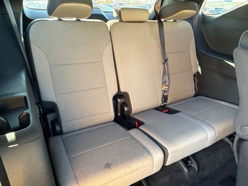 Used 2025 Chevrolet Traverse LT image 14