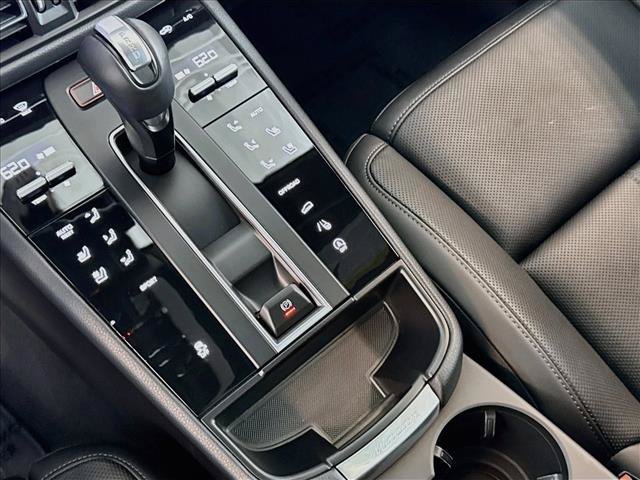 Certified 2026 Porsche Macan Turbo AWD/4WD image 17