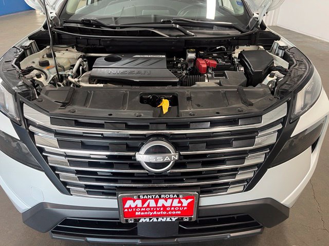 Used 2024 Nissan Rogue SV AWD/4WD image 9