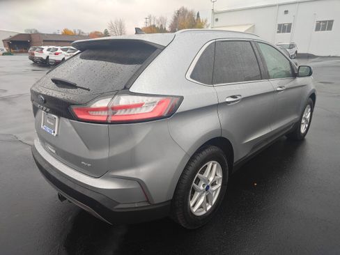 Used 2022 Ford Edge SEL w/ Convenience Package image 4