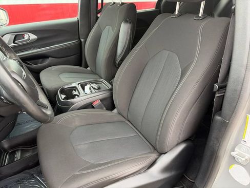 Used 2022 Chrysler Pacifica Touring AWD/4WD image 36
