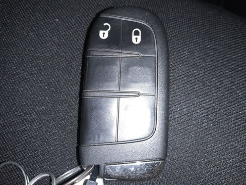 Used 2020 Jeep Renegade Altitude FWD image 32
