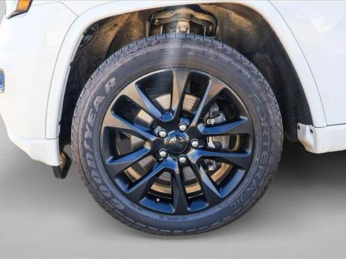Used 2021 Jeep Grand Cherokee Laredo X AWD/4WD image 9