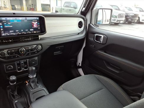 Certified 2025 Jeep Wrangler Unlimited Sahara image 13