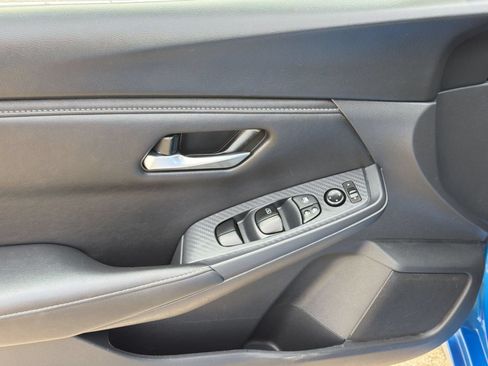 Used 2025 Nissan Sentra SV FWD image 12