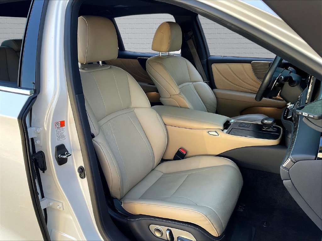 Used 2024 Lexus LS 500 RWD image 21