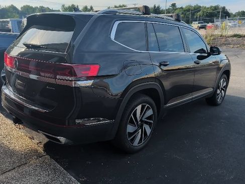 Used 2024 Volkswagen Atlas SEL AWD/4WD image 2