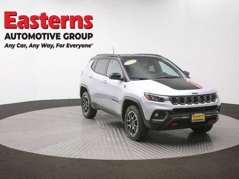 Used 2025 Jeep Compass Trailhawk w/ Trailer Tow Group AWD/4WD image 49