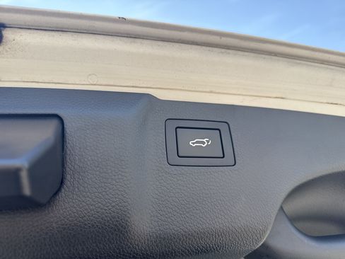 Used 2016 Hyundai Santa Fe SE w/ Option Group 02 FWD image 21