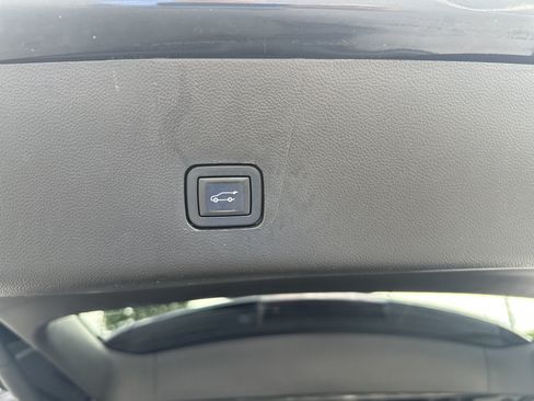 Used 2020 Chevrolet Traverse RS FWD image 16