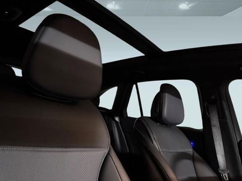 Used 2026 Mercedes-Benz GLC 300 4MATIC image 15