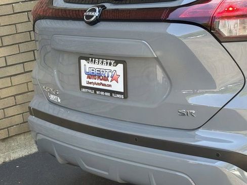 Used 2023 Nissan Kicks SR w/ SR Premium Package FWD image 11