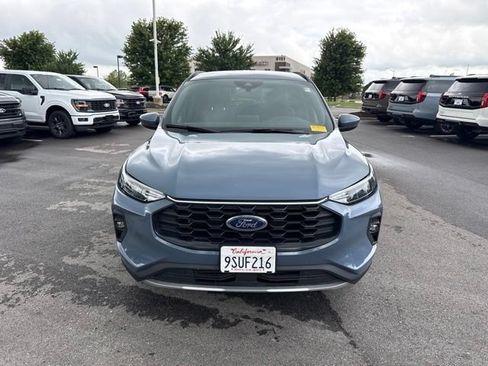 Used 2025 Ford Escape ST-Line Select AWD/4WD image 2