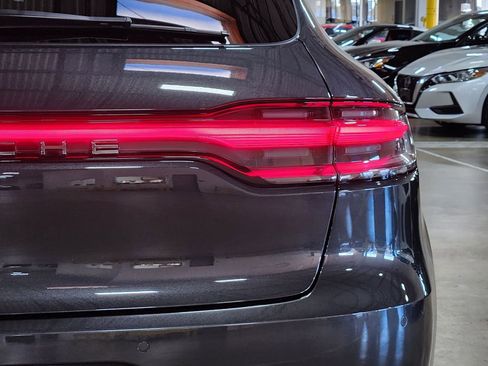 Used 2021 Porsche Macan image 22