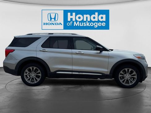 Used 2023 Ford Explorer Limited AWD/4WD image 4