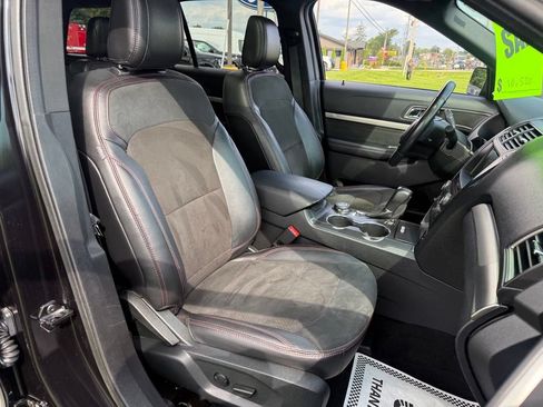 Used 2019 Ford Explorer XLT w/ Equipment Group 202A AWD/4WD image 25