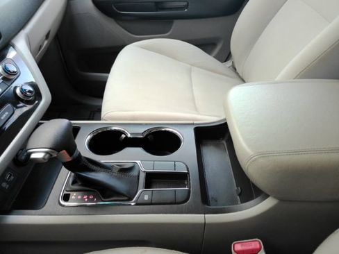 Used 2021 Kia Sedona LX FWD image 47