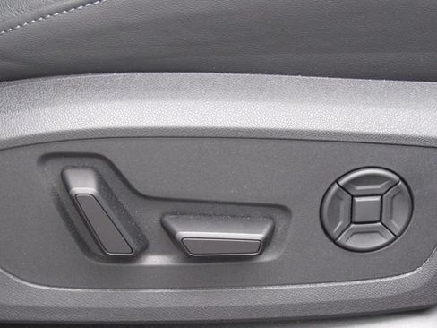 Used 2025 Audi Q6 e-tron Prestige AWD/4WD image 22