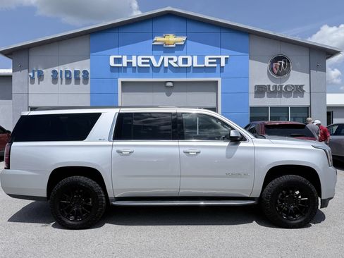 Used 2019 GMC Yukon XL SLT w/ Open Road Package AWD/4WD image 8