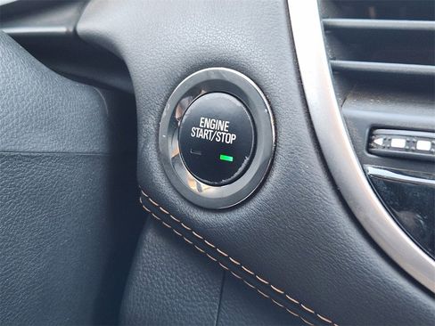 Used 2022 Chevrolet Trax LT w/ LT Convenience Package image 20