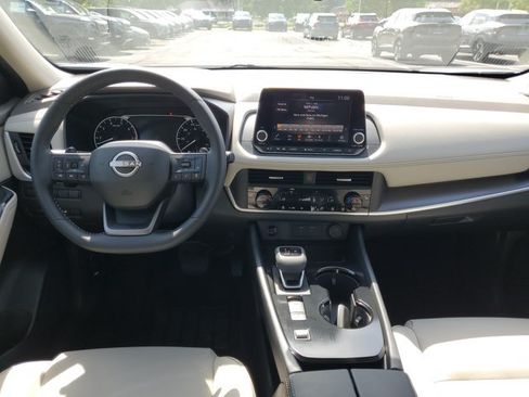 Certified 2025 Nissan Rogue SV w/ SV Premium Package FWD image 23