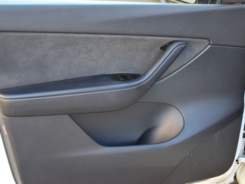 Used 2020 Tesla Model Y Long Range image 17