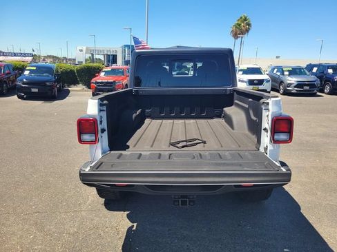 Used 2021 Jeep Gladiator Rubicon w/ Trailer Tow Package AWD/4WD image 11