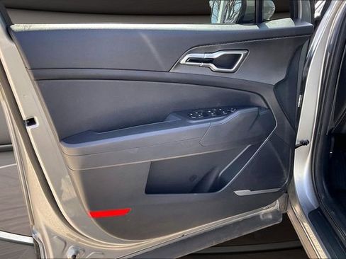 Used 2024 Kia Sportage LX image 21