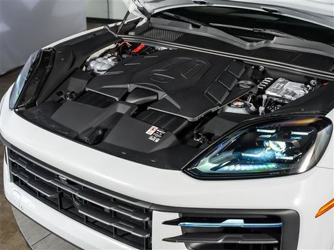 Certified 2026 Porsche Cayenne E-Hybrid AWD/4WD image 14