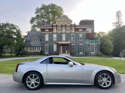 Used 2004 Cadillac XLR RWD image 38