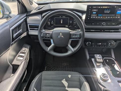 Used 2025 Mitsubishi Outlander SE AWD/4WD image 17