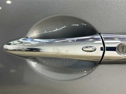 Used 2018 INFINITI QX80 2WD w/ Driver Assistance Package image 11