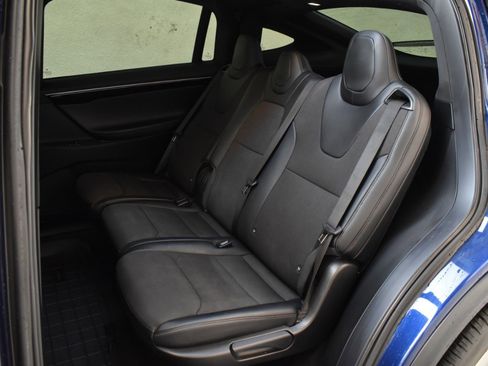 Used 2018 Tesla Model X 75D image 21