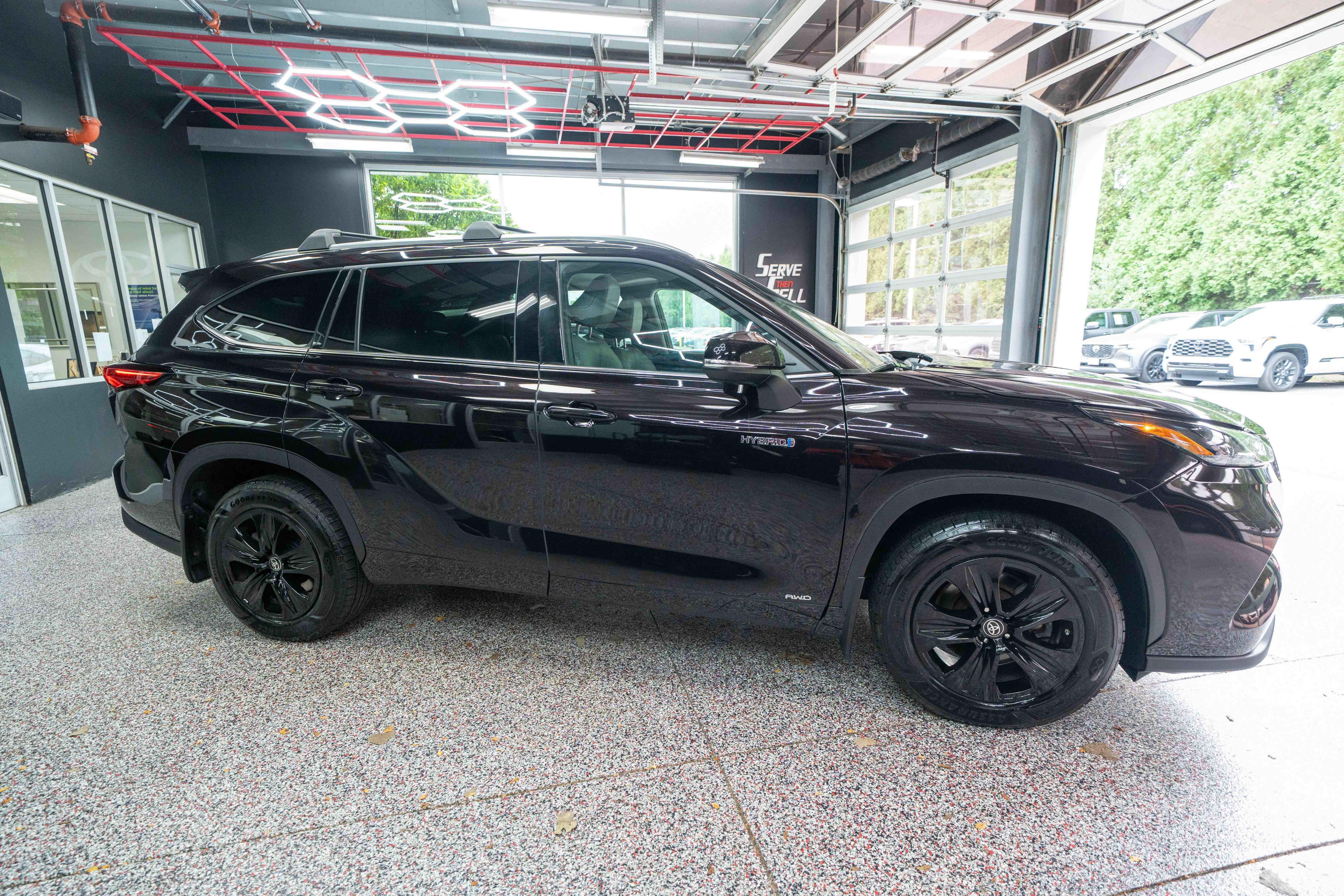 Used 2021 Toyota Highlander XLE AWD/4WD image 5