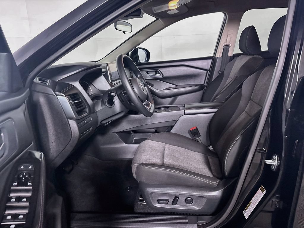 Used 2024 Nissan Rogue SV FWD image 11