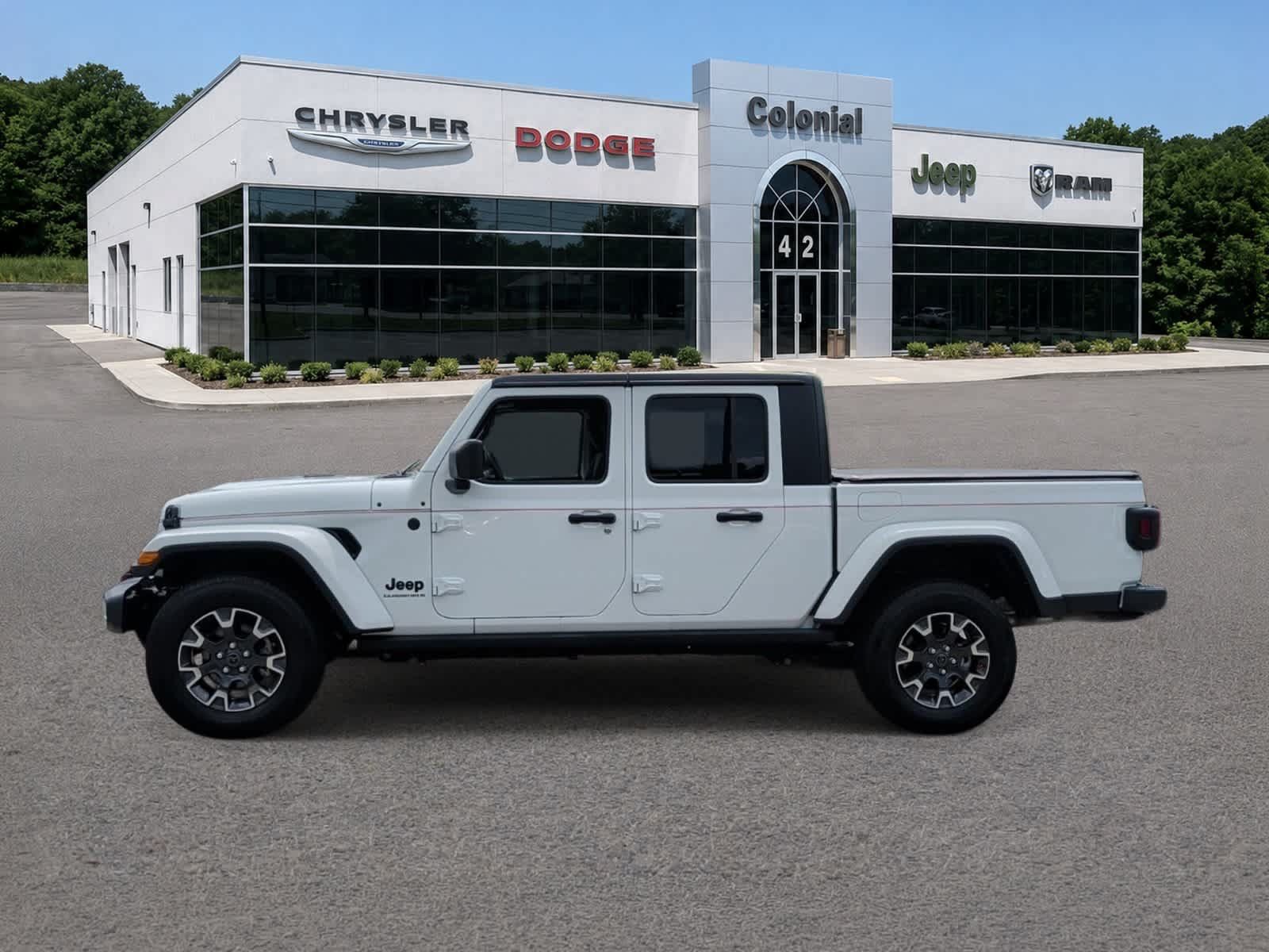 Used 2024 Jeep Gladiator Sport AWD/4WD image 3
