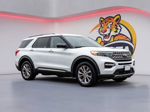 Used 2024 Ford Explorer Limited image 3